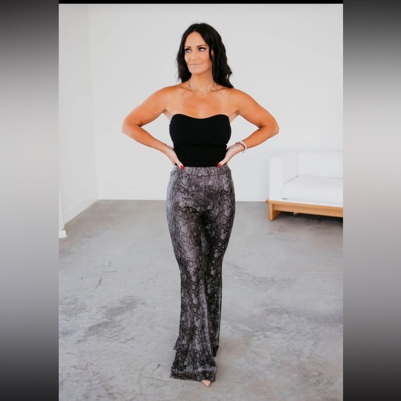 Wisteria Lane Python Bell Bottom Pants Size Large Black Silver Pull On - Picture 1 of 12